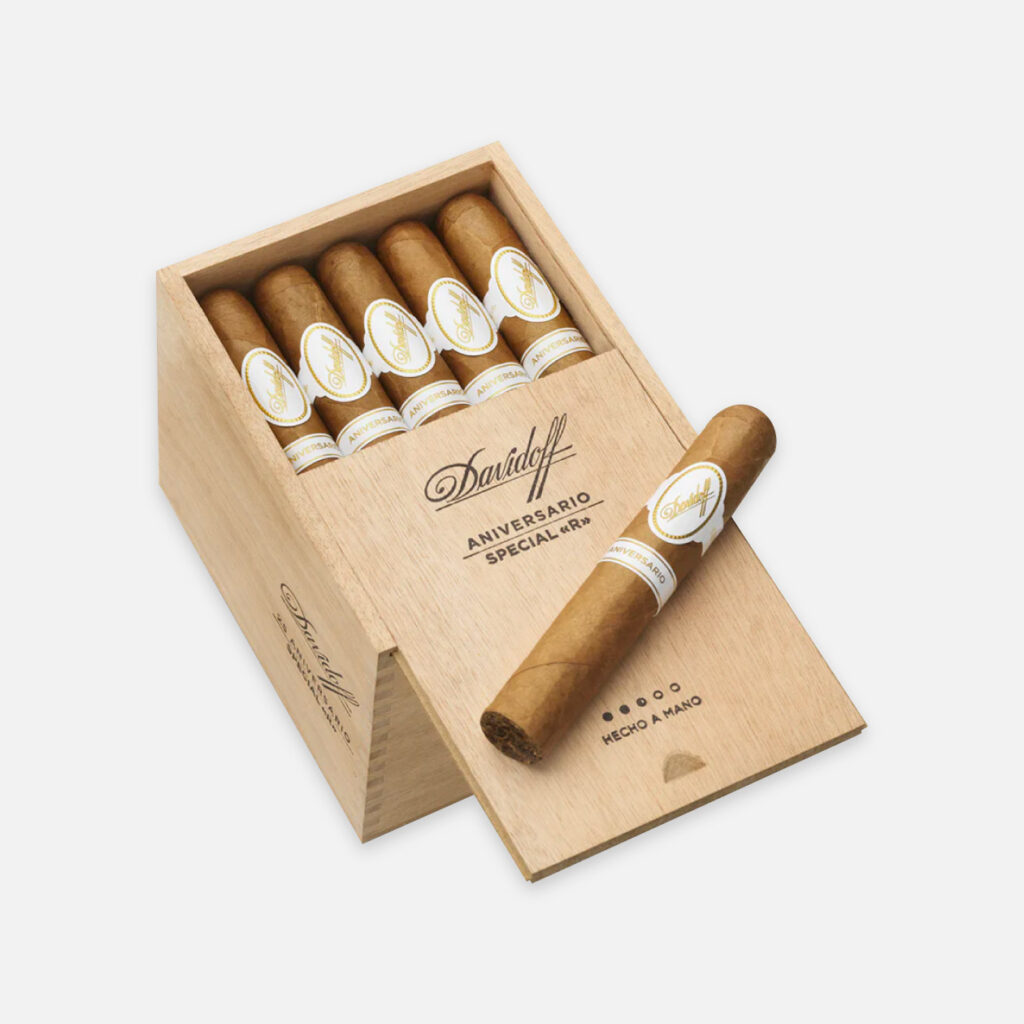 Davidoff Aniversario Special R, handmade luxury cigars in elegant wooden box.