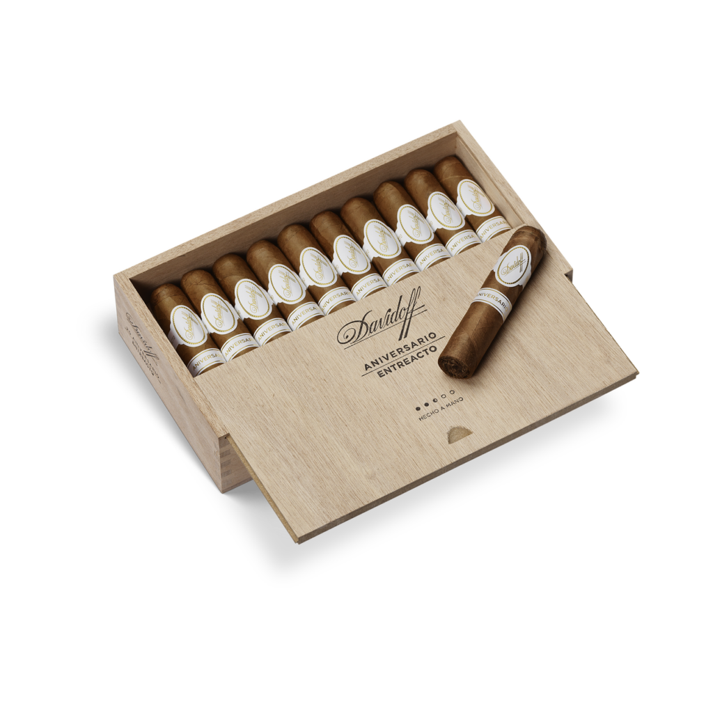 Davidoff Aniversario Entreacto, premium handmade cigars in an elegant wooden box.