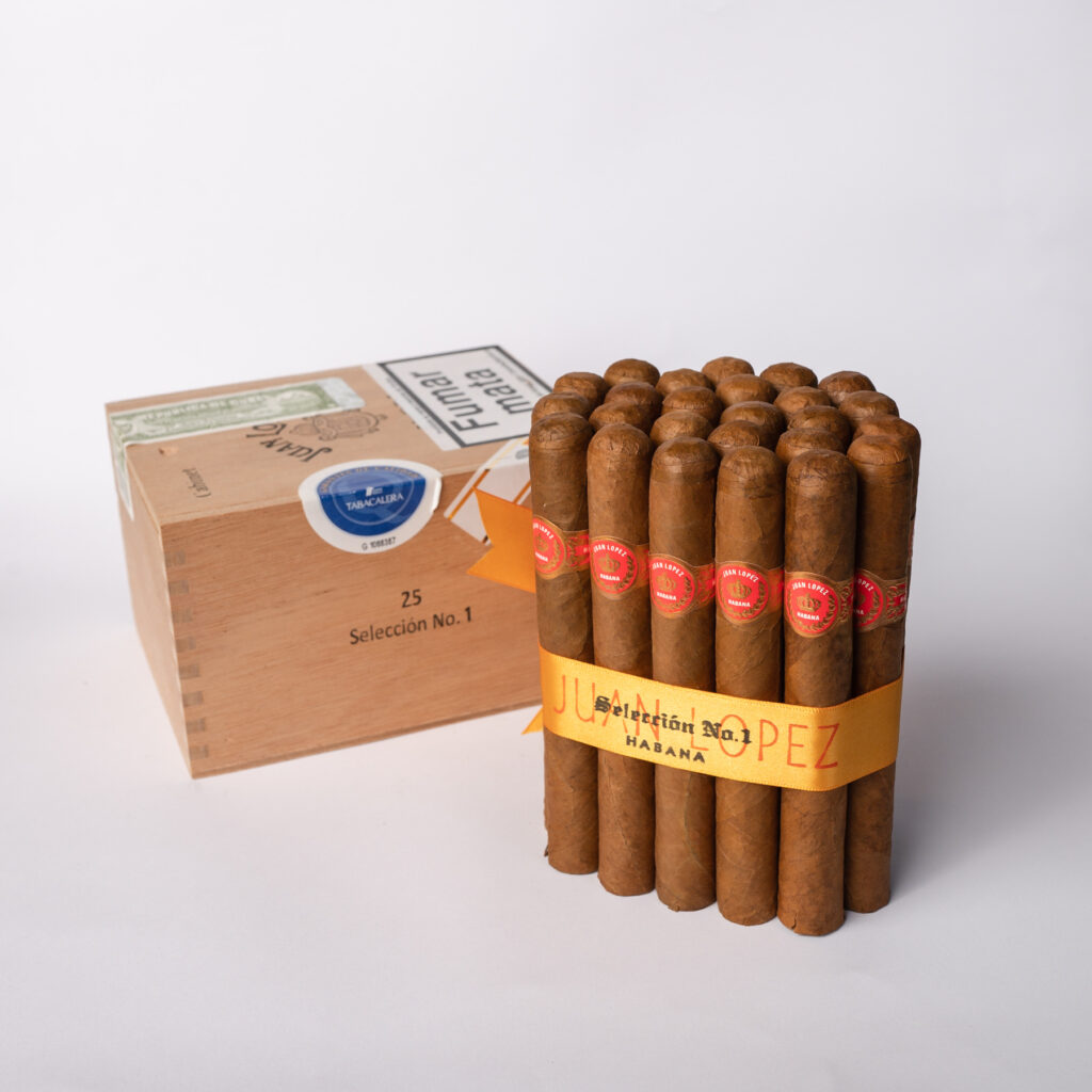 Juan Lopez Selección No.1 cigars, Cuban origin, classic presentation.