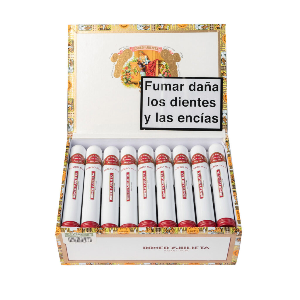 Romeo y Julieta No. 3 cigars in a decorative box.