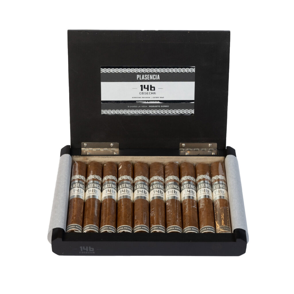 Plasencia 146 Cosecha Robusto Gordo cigars in an elegant black box.