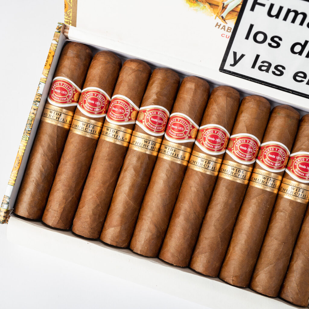 Romeo y Julieta Wide Churchills cigars, elegant presentation, classic branding.