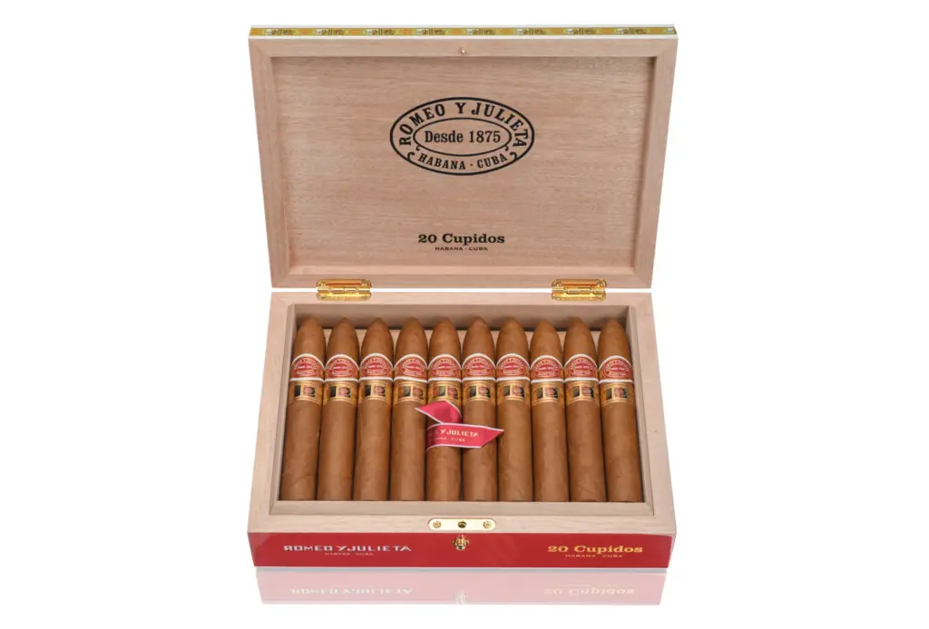 Romeo y Julieta Cupidos cigars in a polished wooden box.