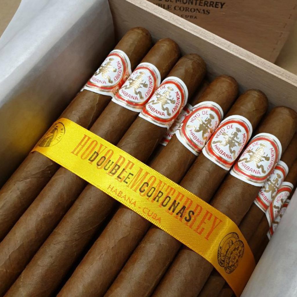 Hoyo de Monterrey Doble كورونا كابينيت (50)